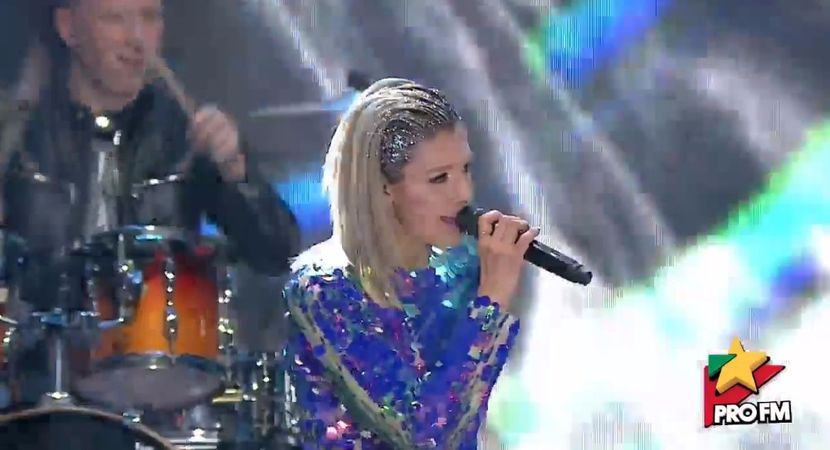 bandicam 2017-10-03 21-58-41-820 - 01 Alina scena concert