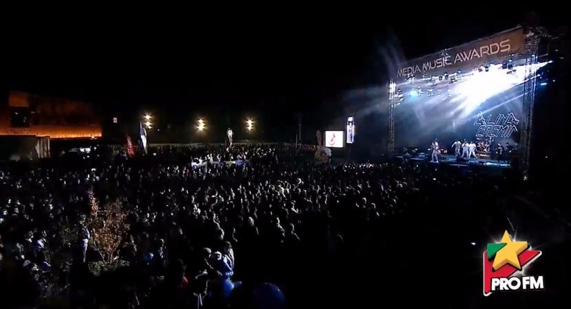 bandicam 2017-10-03 21-59-55-714 - 01 Alina scena concert