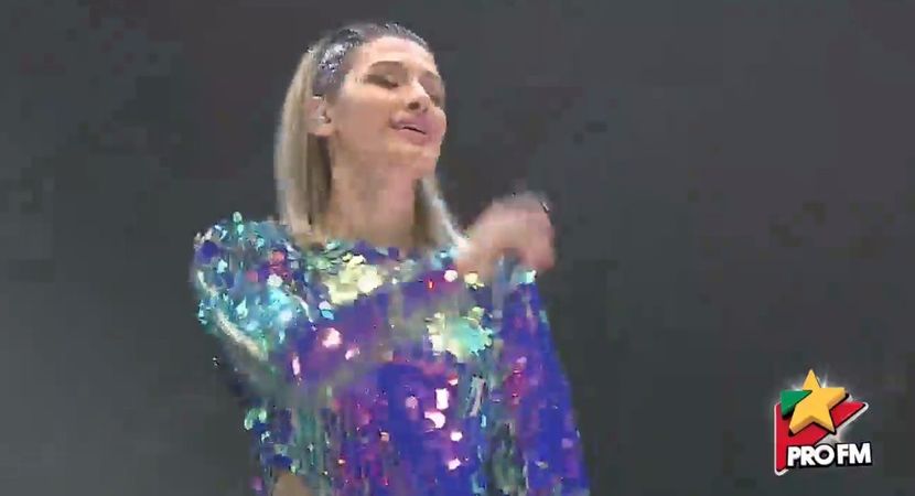 bandicam 2017-10-03 22-00-28-436 - 01 Alina scena concert
