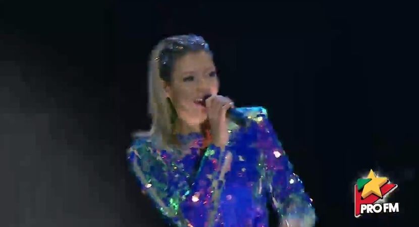 bandicam 2017-10-03 22-00-33-576 - 01 Alina scena concert