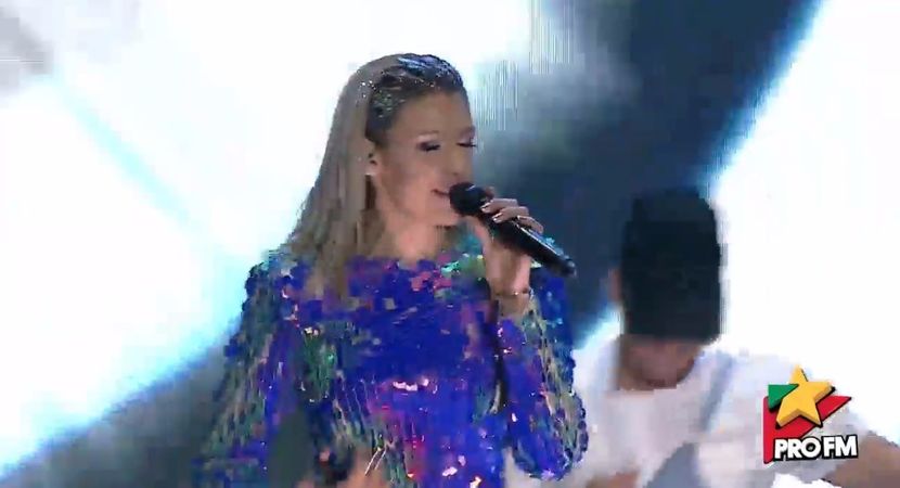 bandicam 2017-10-03 22-00-37-881 - 01 Alina scena concert