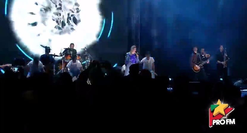 bandicam 2017-10-03 22-00-38-496 - 01 Alina scena concert