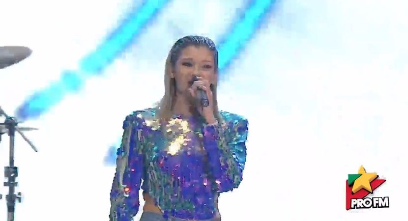 bandicam 2017-10-03 22-00-58-445 - 01 Alina scena concert