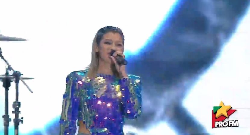 bandicam 2017-10-03 22-00-58-665 - 01 Alina scena concert