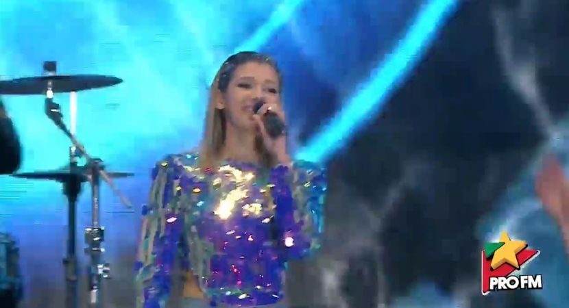 bandicam 2017-10-03 22-00-59-004 - 01 Alina scena concert