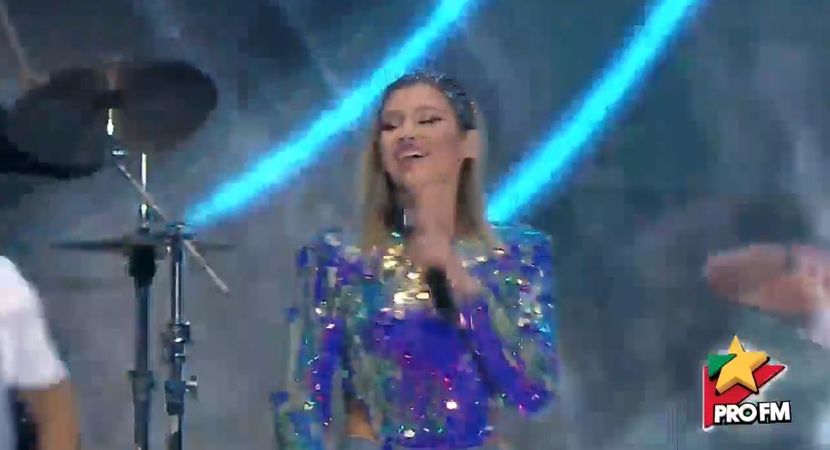 bandicam 2017-10-03 22-00-59-270 - 01 Alina scena concert