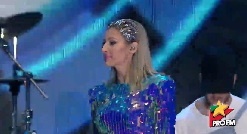 bandicam 2017-10-03 22-01-04-960 - 01 Alina scena concert