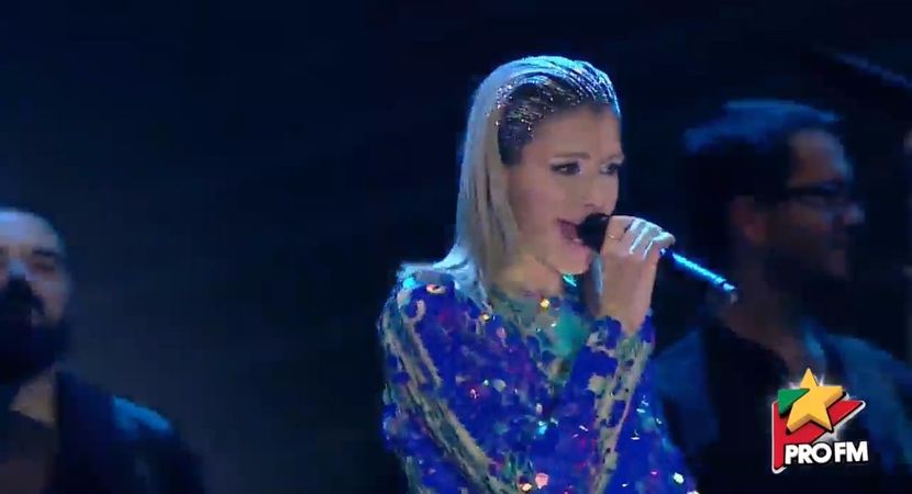 bandicam 2017-10-03 22-01-22-883 - 01 Alina scena concert