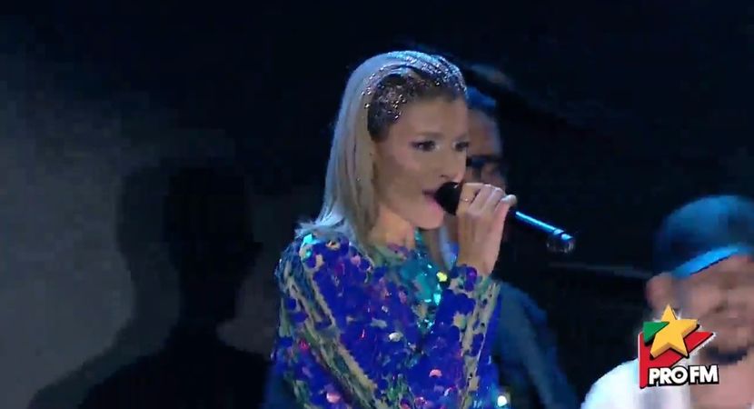 bandicam 2017-10-03 22-01-23-201 - 01 Alina scena concert