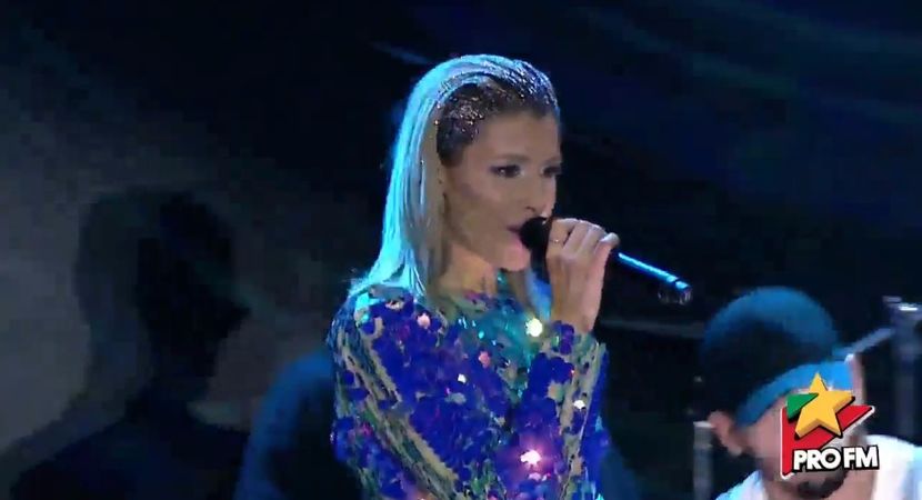 bandicam 2017-10-03 22-01-23-403 - 01 Alina scena concert