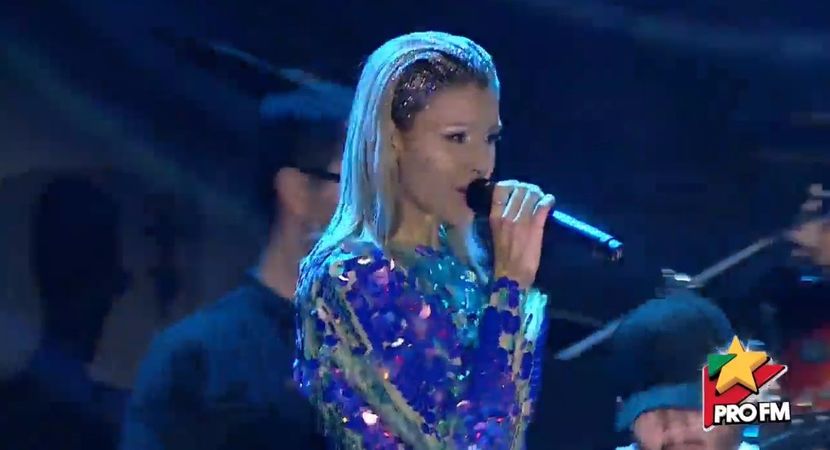 bandicam 2017-10-03 22-01-23-570 - 01 Alina scena concert