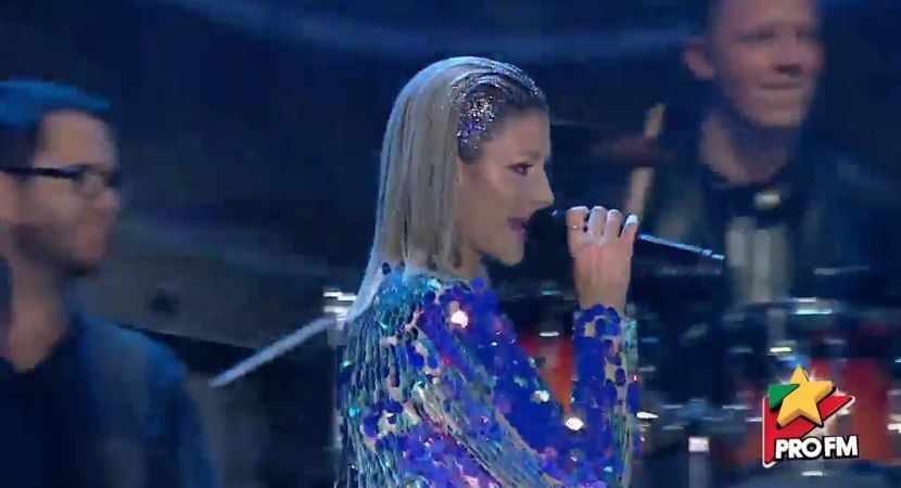 bandicam 2017-10-03 22-01-23-984 - 01 Alina scena concert