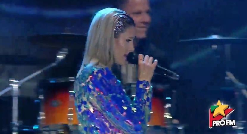 bandicam 2017-10-03 22-01-24-319 - 01 Alina scena concert