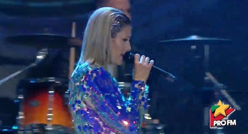 bandicam 2017-10-03 22-01-24-497 - 01 Alina scena concert