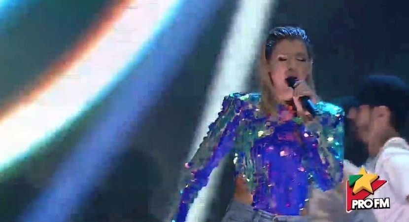 bandicam 2017-10-03 22-01-47-595 - 01 Alina scena concert