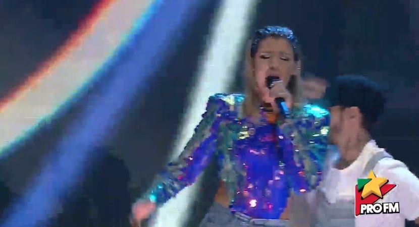 bandicam 2017-10-03 22-01-47-861 - 01 Alina scena concert