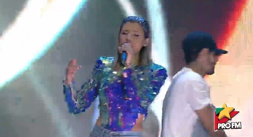 bandicam 2017-10-03 22-01-48-206 - 01 Alina scena concert