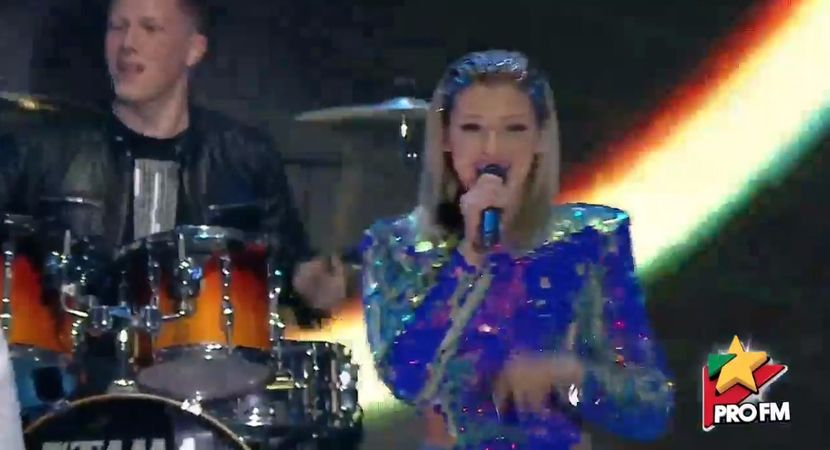 bandicam 2017-10-03 22-02-02-240 - 01 Alina scena concert