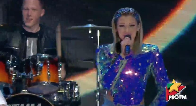 bandicam 2017-10-03 22-02-02-423 - 01 Alina scena concert