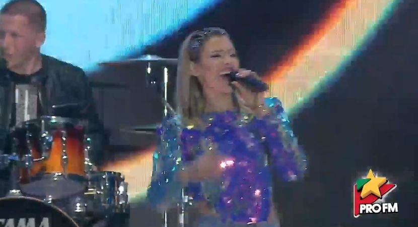 bandicam 2017-10-03 22-02-05-281 - 01 Alina scena concert