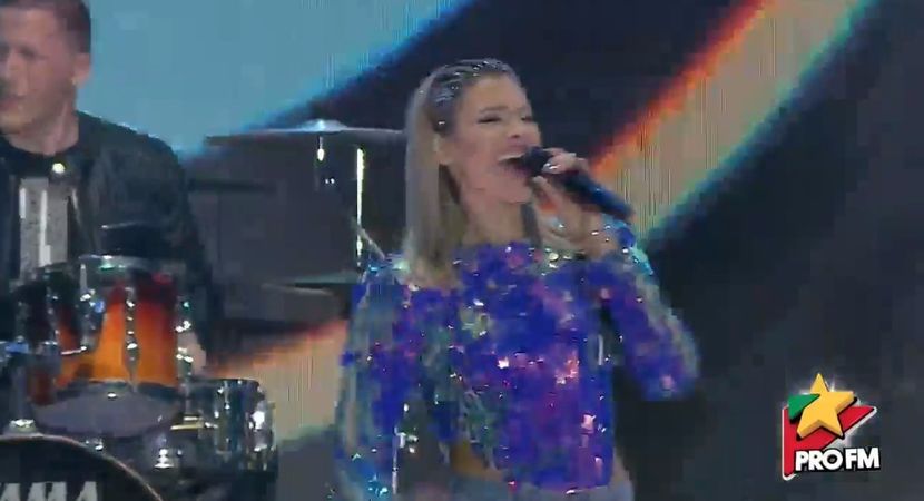 bandicam 2017-10-03 22-02-05-457 - 01 Alina scena concert