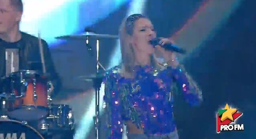 bandicam 2017-10-03 22-02-05-606 - 01 Alina scena concert