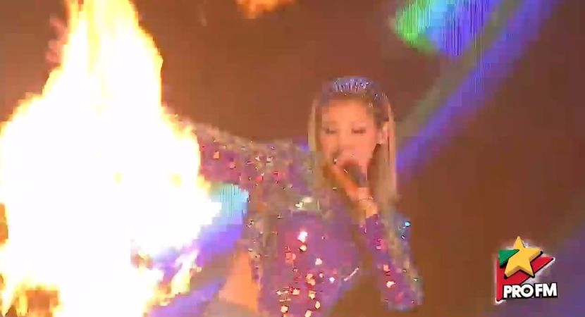 bandicam 2017-10-03 22-02-09-175 - 01 Alina scena concert