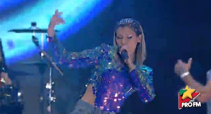 bandicam 2017-10-03 22-02-09-397 - 01 Alina scena concert