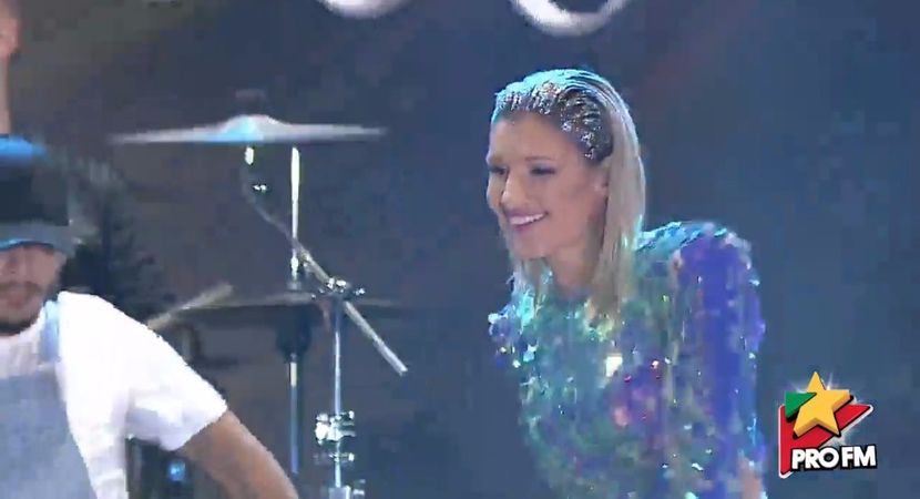 bandicam 2017-10-03 22-02-44-093 - 01 Alina scena concert