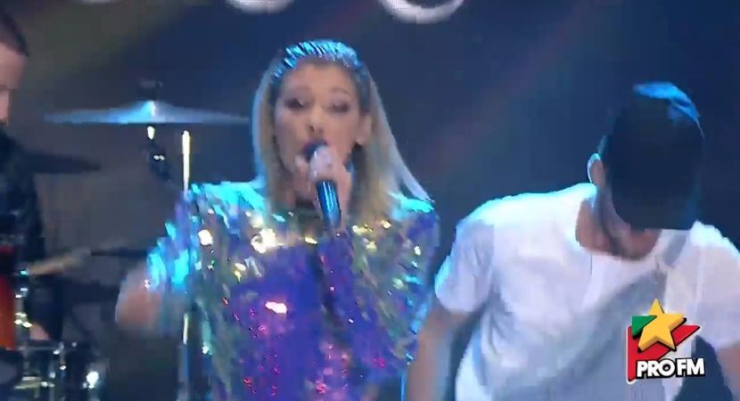 bandicam 2017-10-03 22-02-44-543 - 01 Alina scena concert