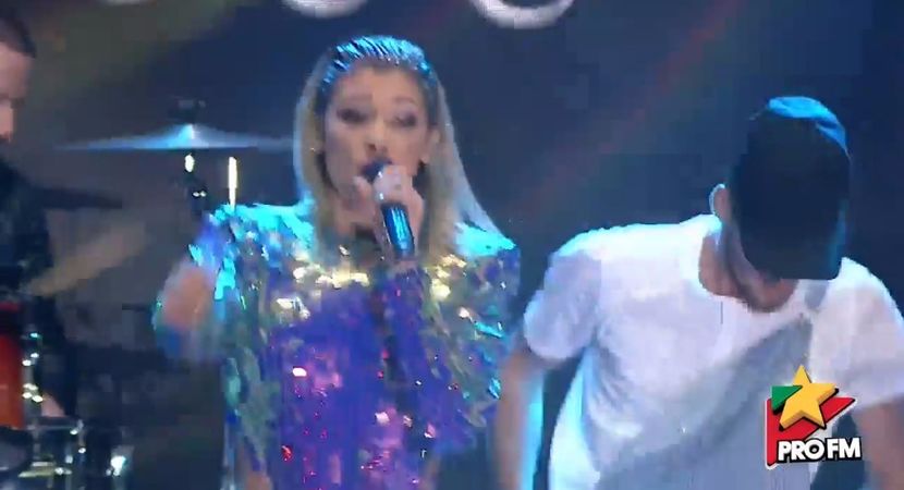 bandicam 2017-10-03 22-02-44-710 - 01 Alina scena concert