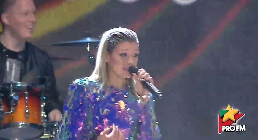 bandicam 2017-10-03 22-02-45-276 - 01 Alina scena concert