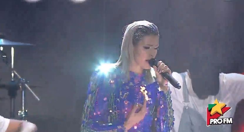 bandicam 2017-10-03 22-02-54-947 - 01 Alina scena concert