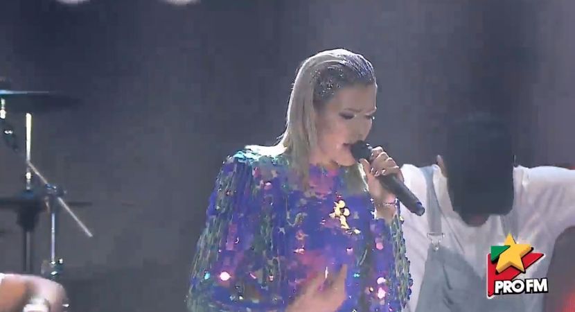 bandicam 2017-10-03 22-02-55-124 - 01 Alina scena concert