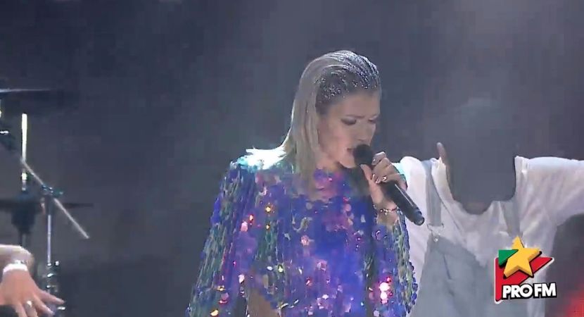 bandicam 2017-10-03 22-02-55-309 - 01 Alina scena concert