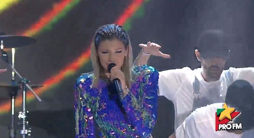 bandicam 2017-10-03 22-02-56-516 - 01 Alina scena concert