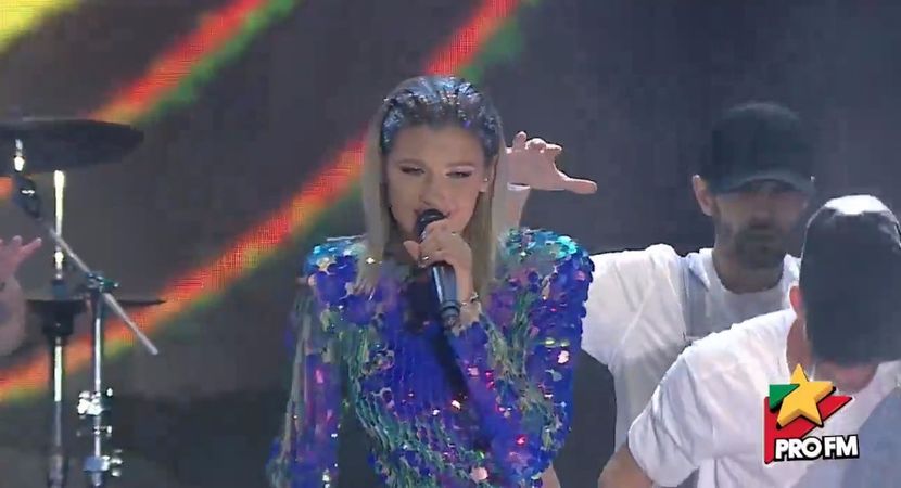 bandicam 2017-10-03 22-02-56-726 - 01 Alina scena concert