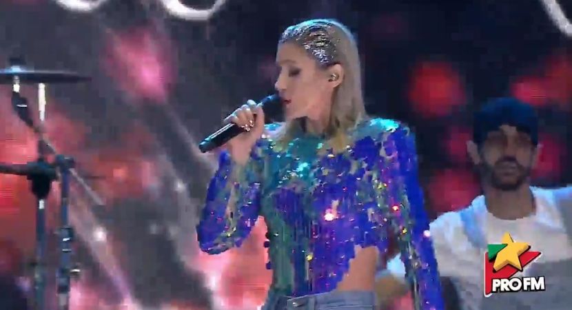 bandicam 2017-10-03 22-03-45-257 - 01 Alina scena concert