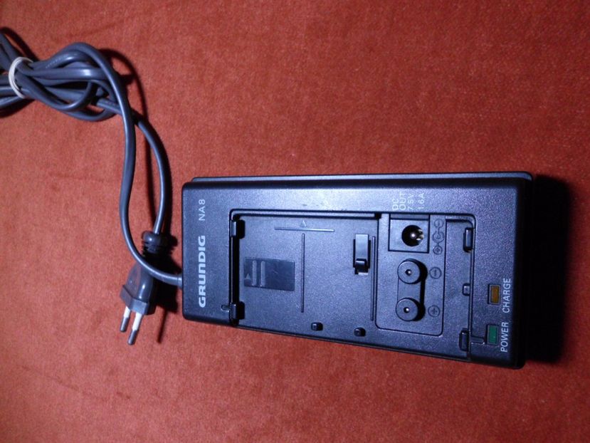  - Alimentator acumulatori camere