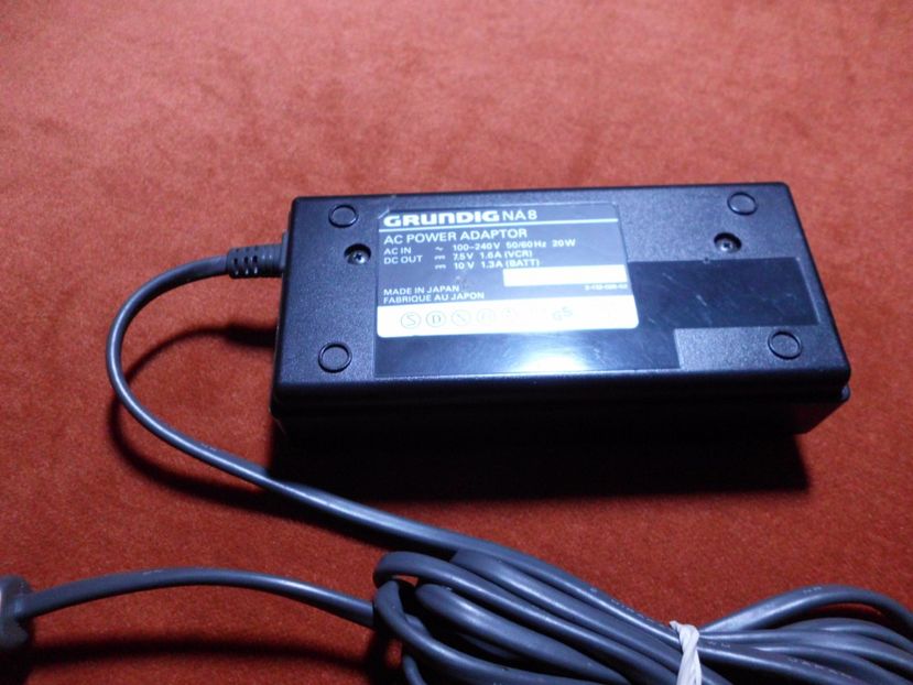  - Alimentator acumulatori camere