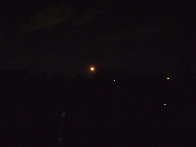 Rasarit. Luna in descrestere in Gemeni - Luna - Soarele si norii - 1