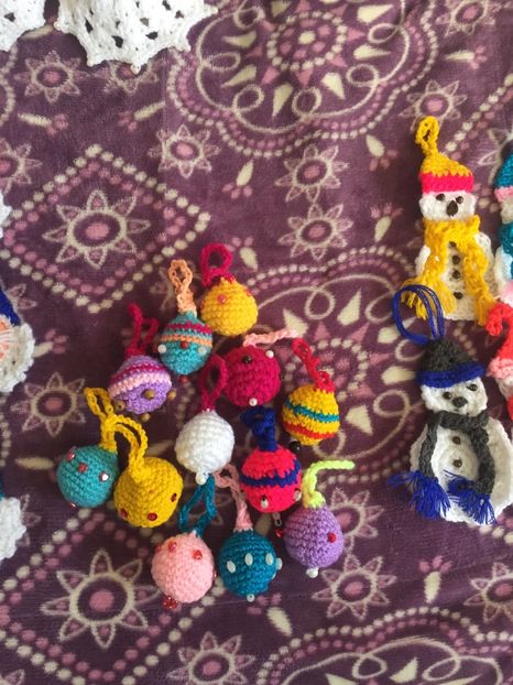  - Haine și jucării lucrate manual