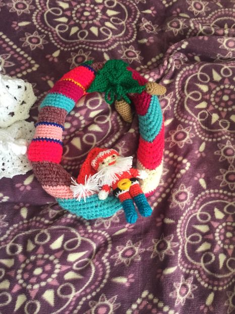  - Haine și jucării lucrate manual