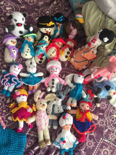  - Haine și jucării lucrate manual