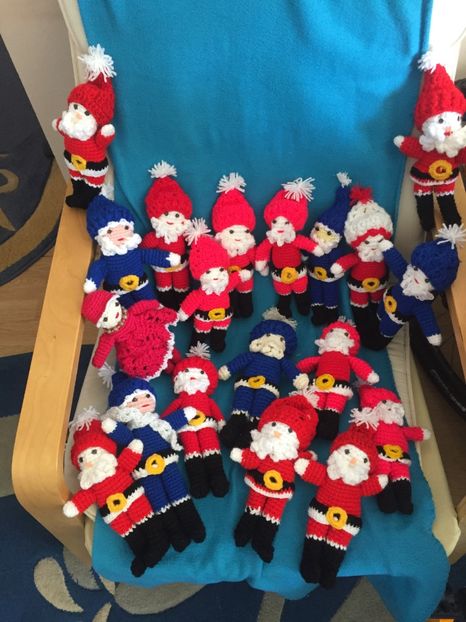  - Haine și jucării lucrate manual