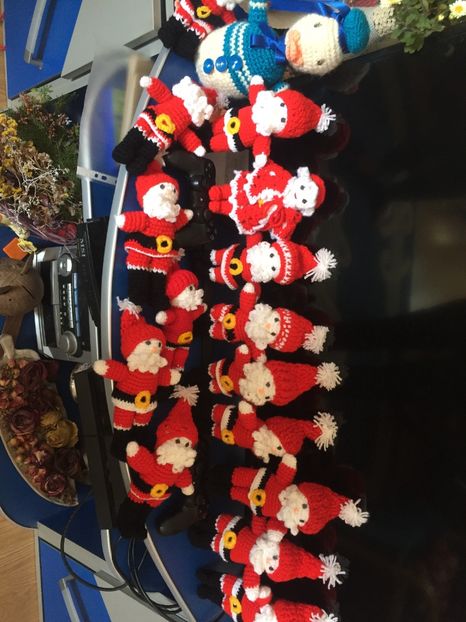  - Haine și jucării lucrate manual