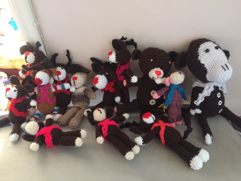  - Haine și jucării lucrate manual