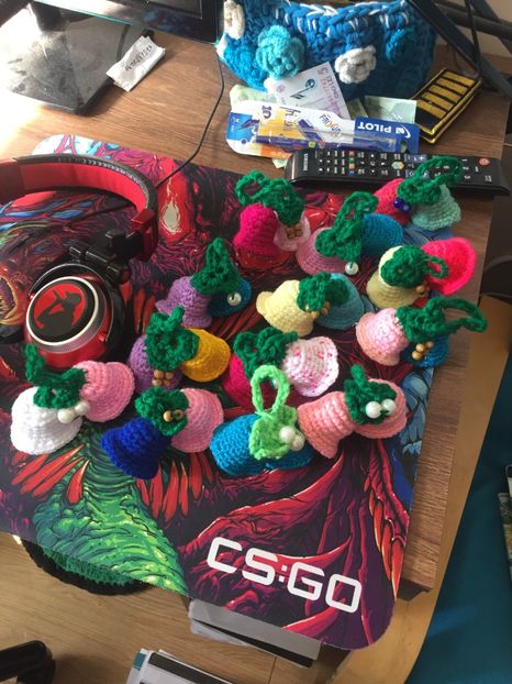  - Haine și jucării lucrate manual