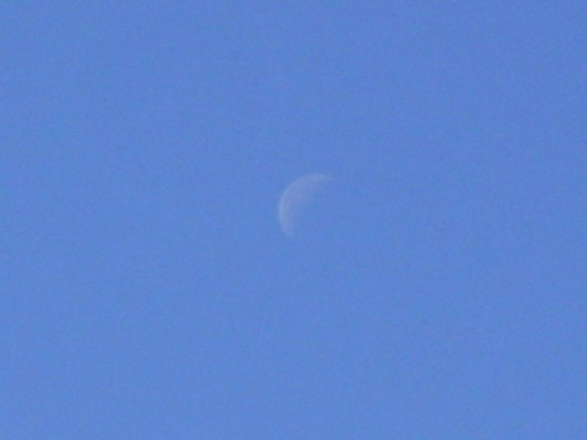 Ultimul patrar: luna in Leu la ora 13 - Luna - Soarele si norii - 1