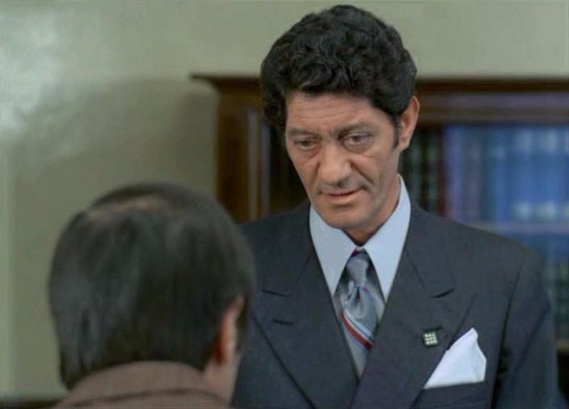 Un Comisar Acuza - Un Comisar Acuza 1974